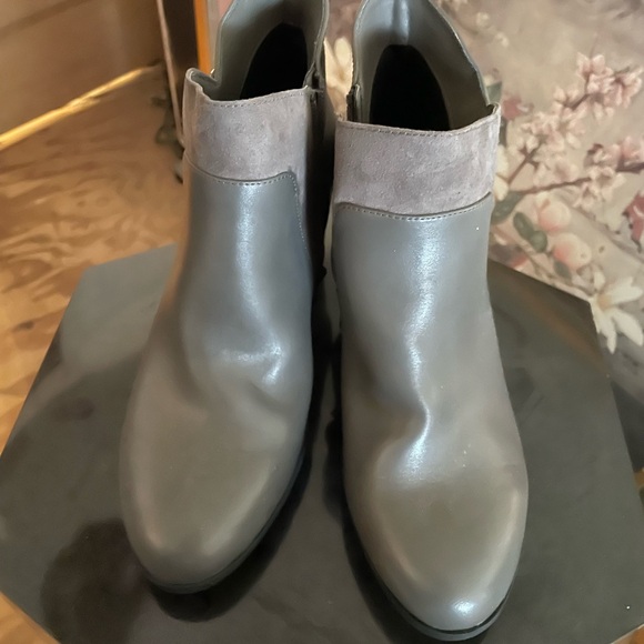 Giani Bernini Gray leather and suede Ankle Boots - Picture 1 of 3